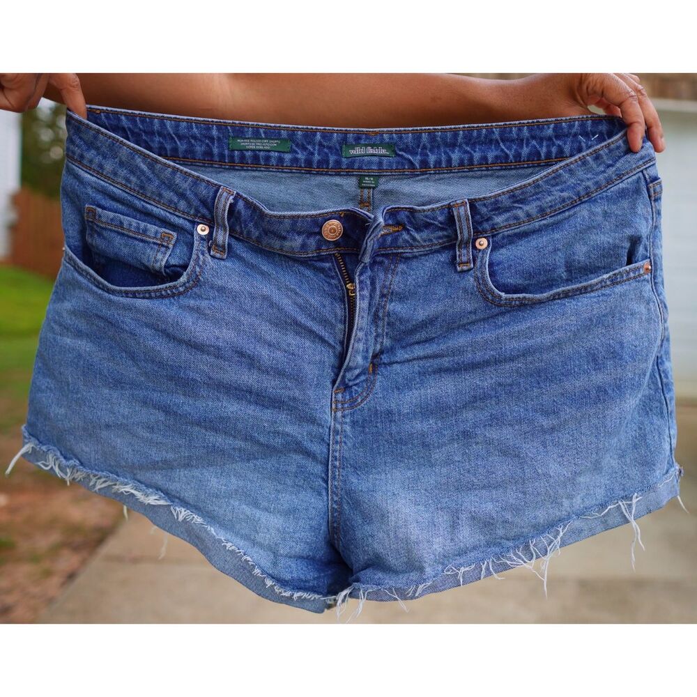 Wild Fable High-Rise Cutoff Denim Shorts Size 16 Medium Wash Raw Hem